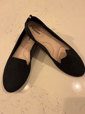 Veittes Women's Black Slip-On Loafers (W10)